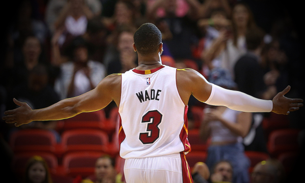 詹姆斯：防守时我们要拧成一根绳，并且时刻保持沟通（詹姆斯：防守要同心协力，始终保持沟通）